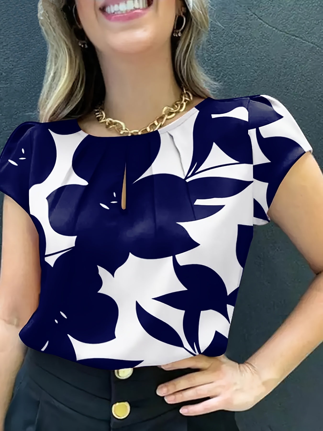 Damen Bluse Elegant mit Modernem Muster und Kurzarm – Perfekt für Büro & Alltag