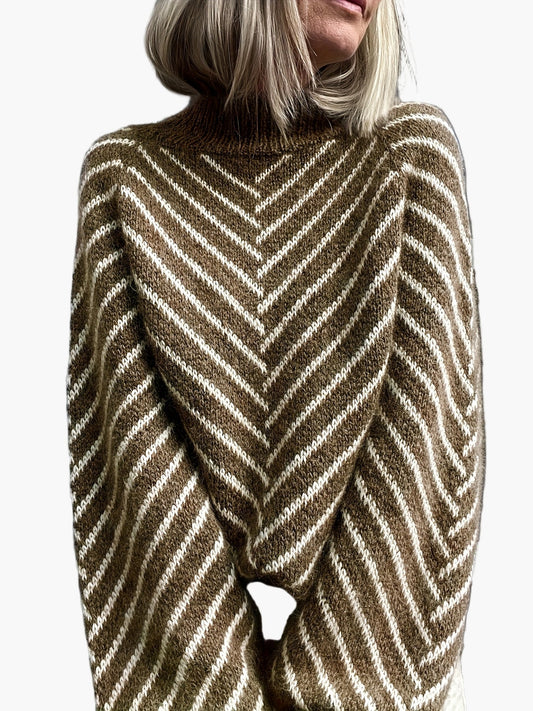 Damstickad tröja Elegant vinterstil med randmönster och ståkrage