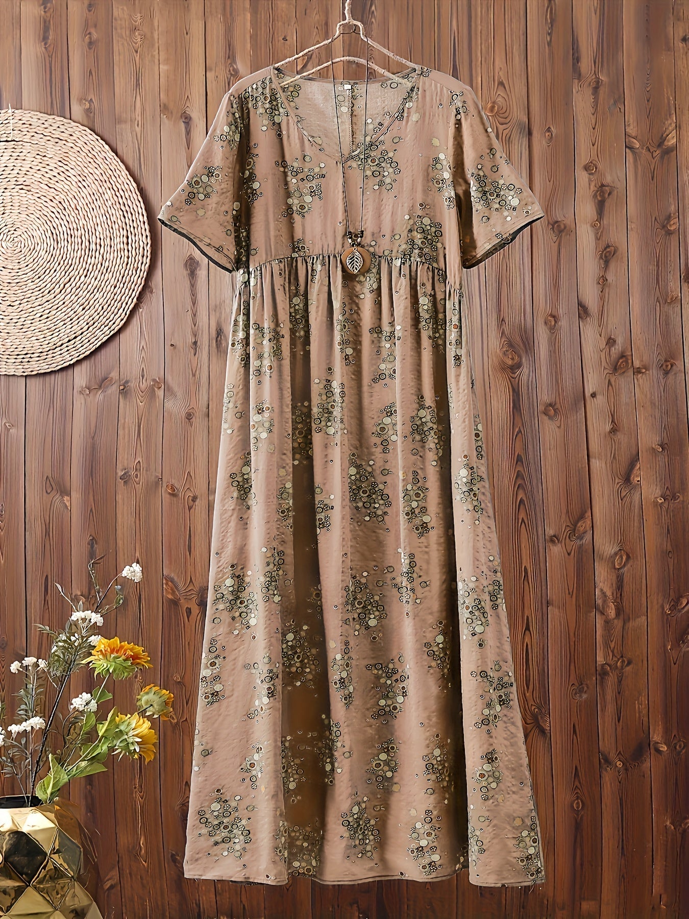 Damska sukienka maxi w stylu boho z kwiatowym wzorem i dekoltem w serek – sukienka na co dzień i na wakacje