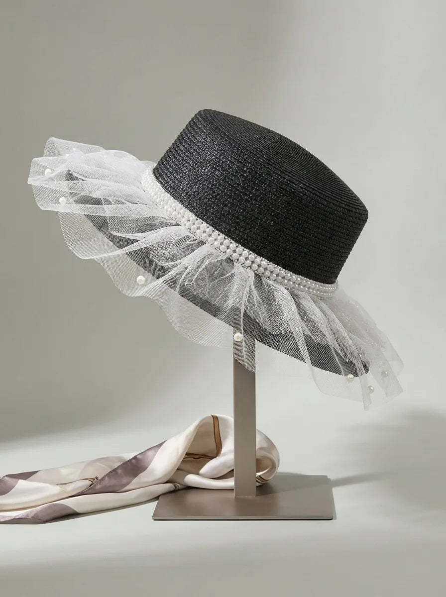 Zonnehoed voor dames met tule en parelversiering
