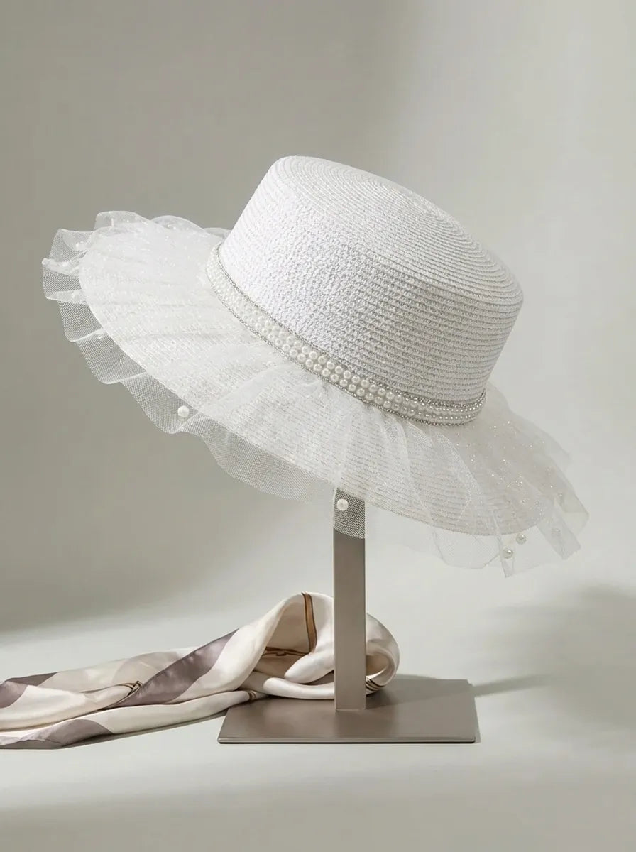 Zonnehoed voor dames met tule en parelversiering