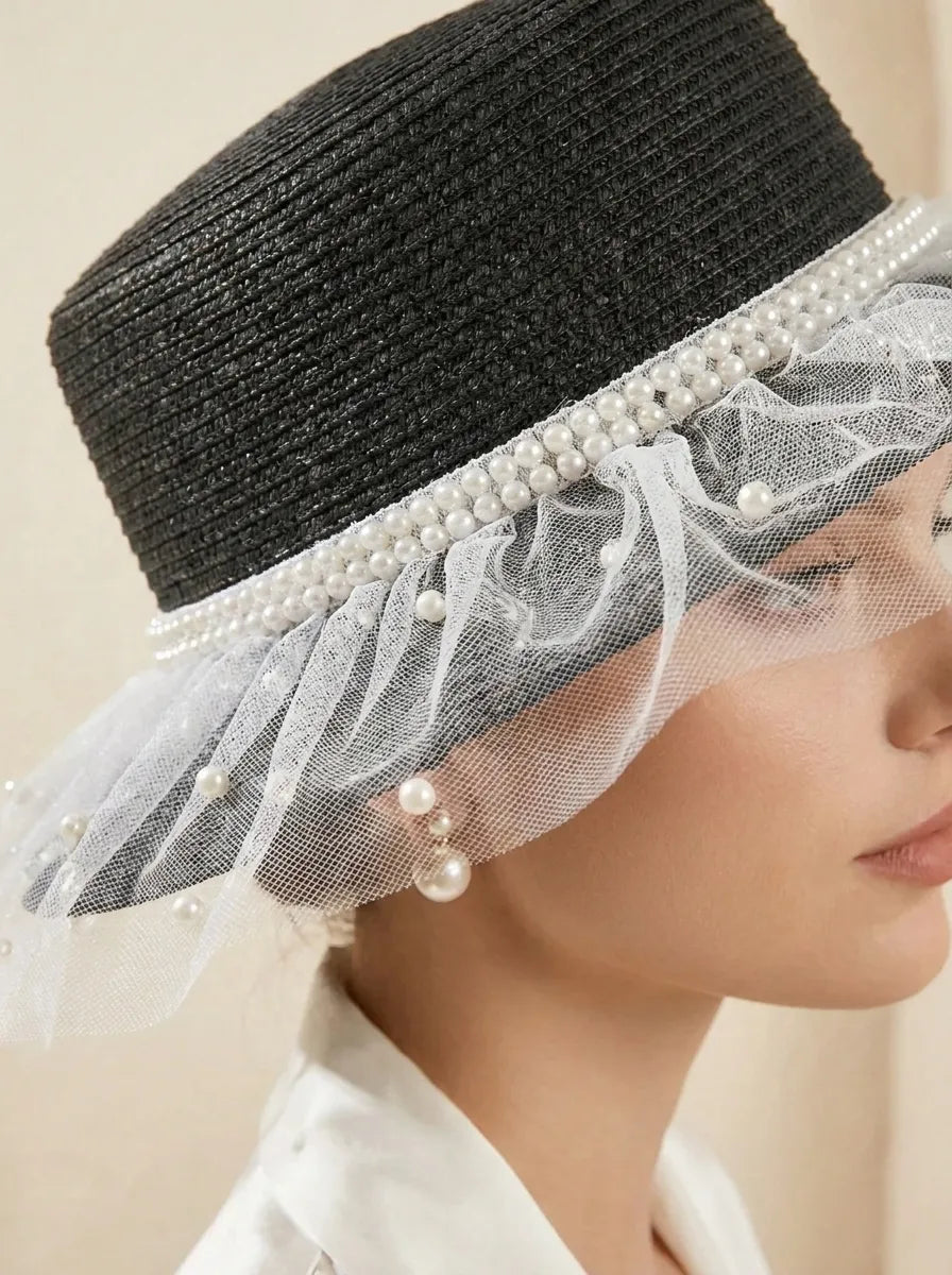 Zonnehoed voor dames met tule en parelversiering
