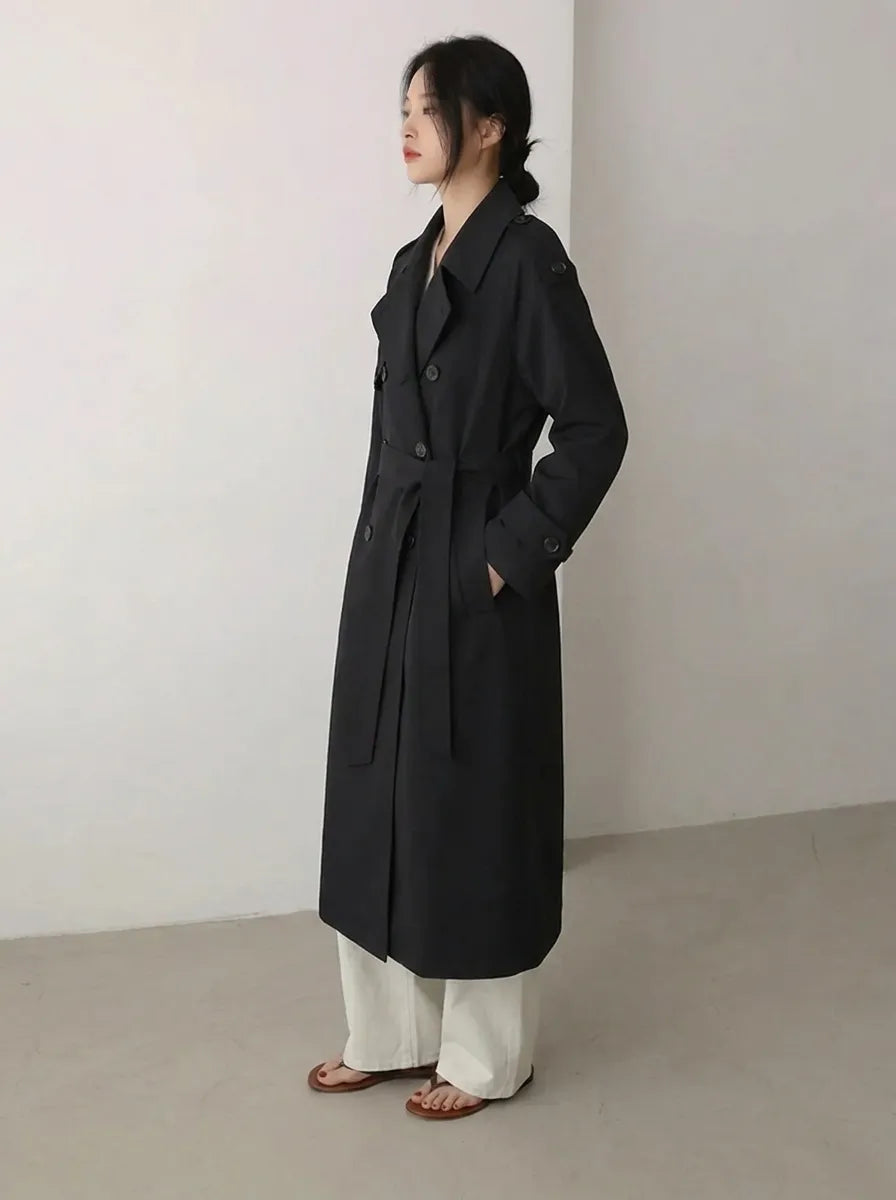 Oversized trenchcoat voor dames in maxilengte met ceintuur en epauletten