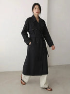 Oversized trenchcoat voor dames in maxilengte met ceintuur en epauletten