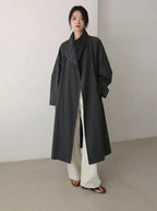 Oversized trenchcoat voor dames in maxilengte met ceintuur en epauletten