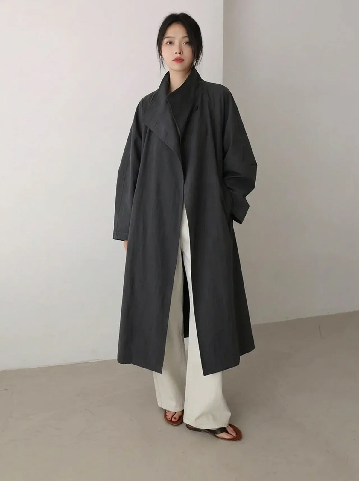 Oversized trenchcoat voor dames in maxilengte met ceintuur en epauletten