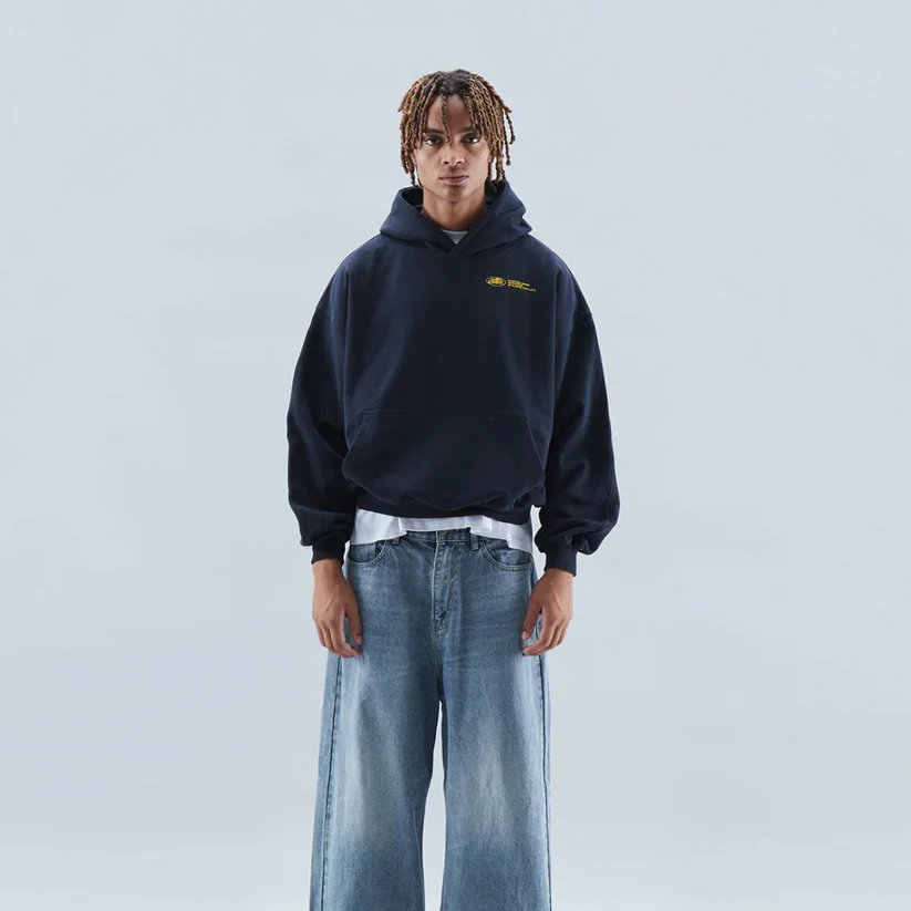 Unisex streetstyle hettegenser med iøynefallende ryggprint for fritid og hverdag