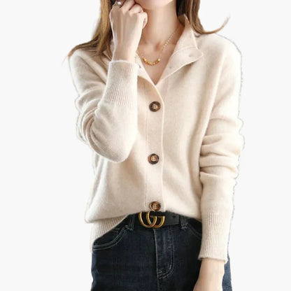 Damen Strickjacke mit Stehkragen und Knopfleiste – Eleganter Alltagsbegleiter im modernen Stil