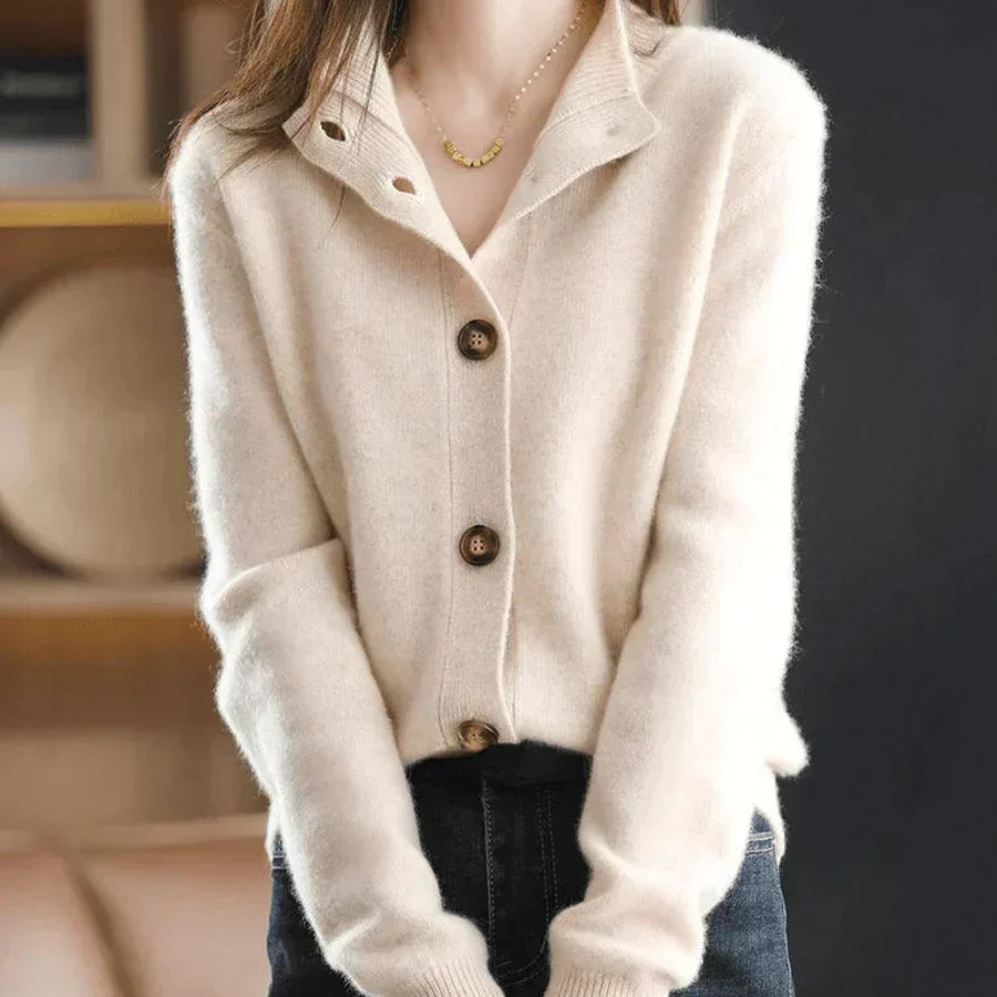 Damski sweter z dużymi guzikami – modny dzianinowy cardigan na jesień i zimę