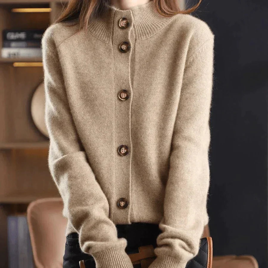 Damski sweter z dużymi guzikami – modny dzianinowy cardigan na jesień i zimę