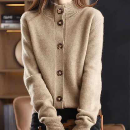 Damski sweter z dużymi guzikami – modny dzianinowy cardigan na jesień i zimę