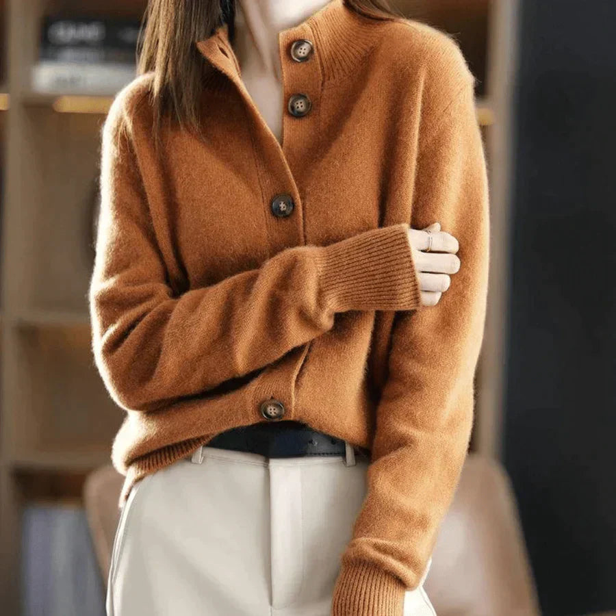 Damski sweter z dużymi guzikami – modny dzianinowy cardigan na jesień i zimę