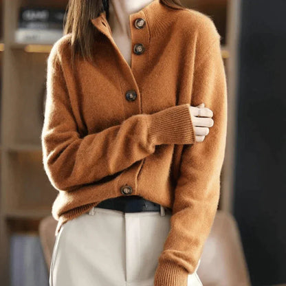 Damski sweter z dużymi guzikami – modny dzianinowy cardigan na jesień i zimę