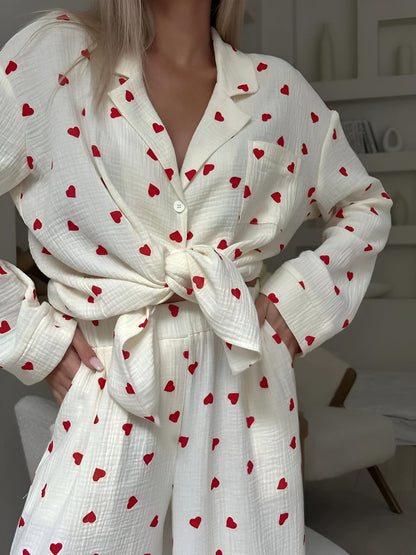 Damen Pyjama Set mit Herzmuster – Lockere Nachtwäsche für gemütliche Abende