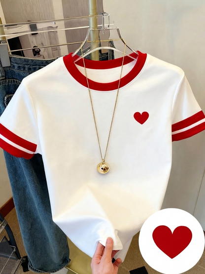 Dam T-shirt med hjärtmönster och kontrastremsor – fritidsstil för vardag och sommar