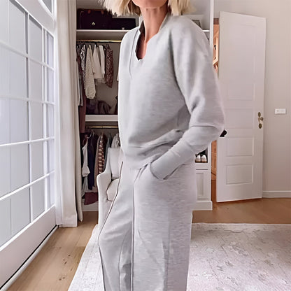 Completo Donna Due Pezzi Lounge & Sport con Scollo a V e Pantaloni a Gamba Larga – Elegante Outfit Casual