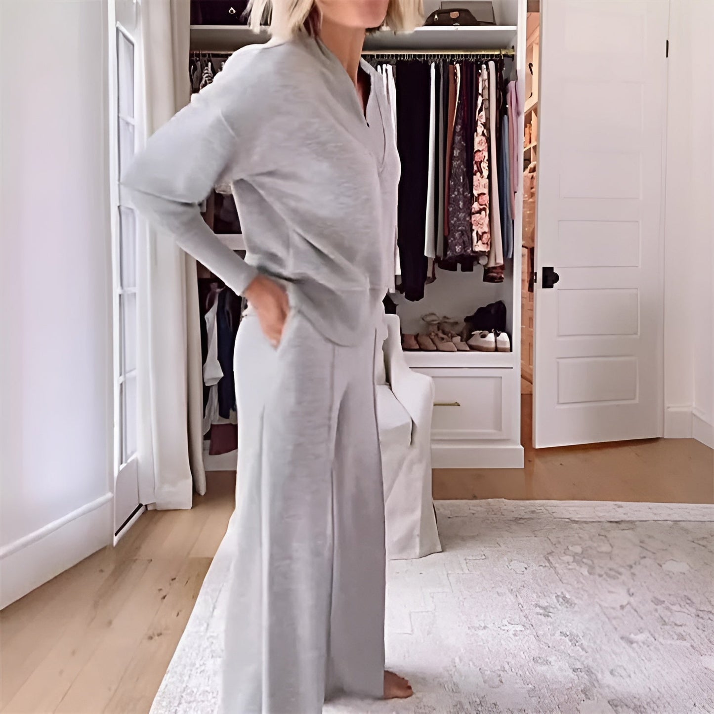 Completo Donna Due Pezzi Lounge & Sport con Scollo a V e Pantaloni a Gamba Larga – Elegante Outfit Casual